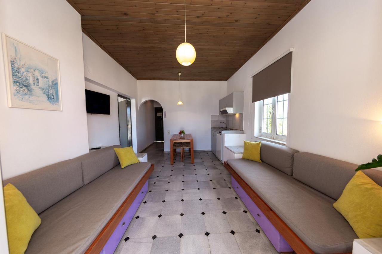 Manias Hotel Apartments Agia Marina  Exterior photo