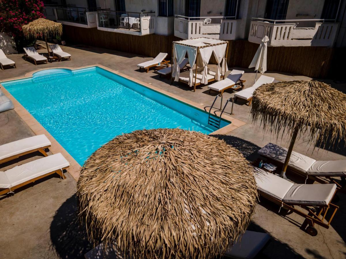 Manias Hotel Apartments Agia Marina  Exterior photo